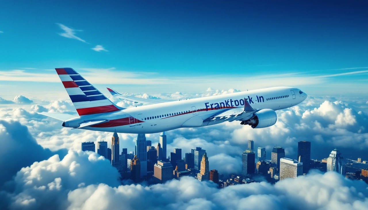 Flugzeug über dem Atlantik mit New Yorks Skyline im Hintergrund